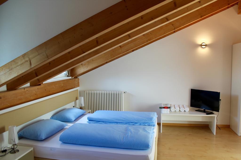 Large Double or Twin Room,143318846:JPEG